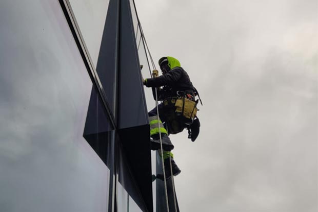 Booking.com - Skypeople